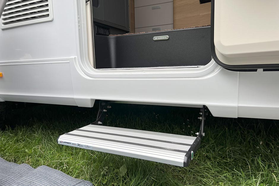 Najem avtodoma Adria Sonic 700 SL Plus Avtomatski menjalnik