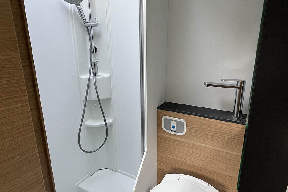 Najem avtodoma Adria Sonic 700 SL Plus
